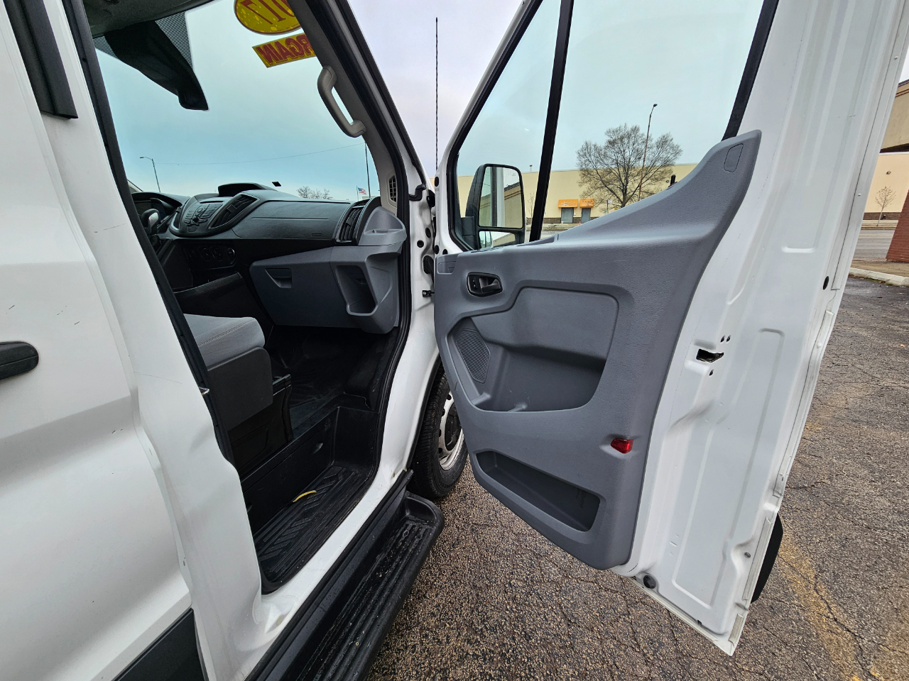 Ford Transit Van T-250 148" Med Rf 9000 GVWR Sliding RH Dr 2017