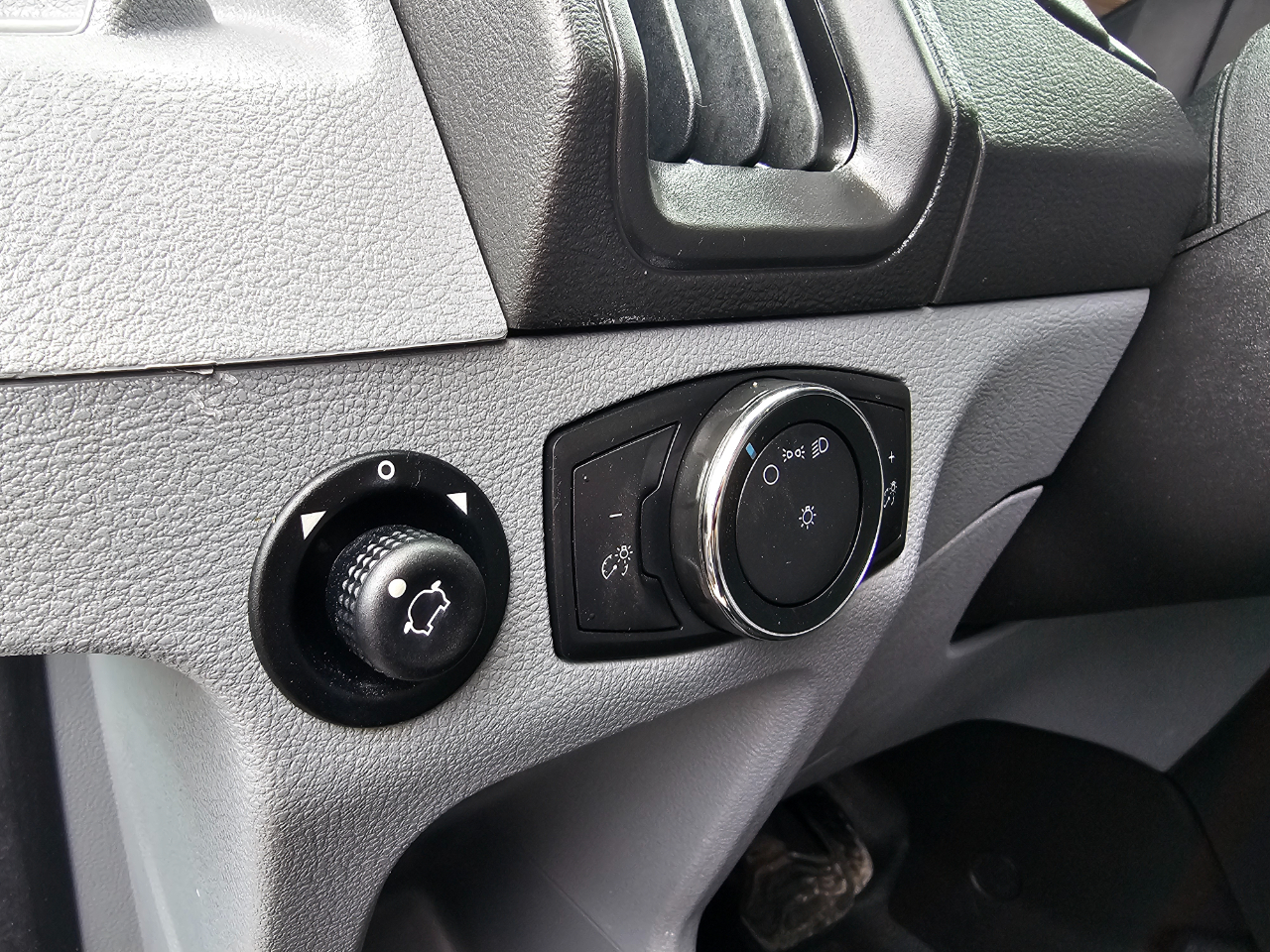 Ford Transit Van T-250 148" Med Rf 9000 GVWR Sliding RH Dr 2017