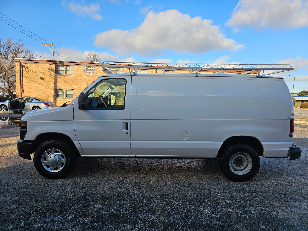 Ford Econoline Cargo Van E-250 Recreational 2011