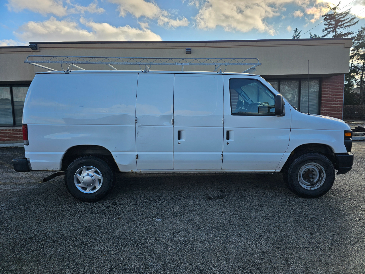 Ford Econoline Cargo Van E-250 Recreational 2011