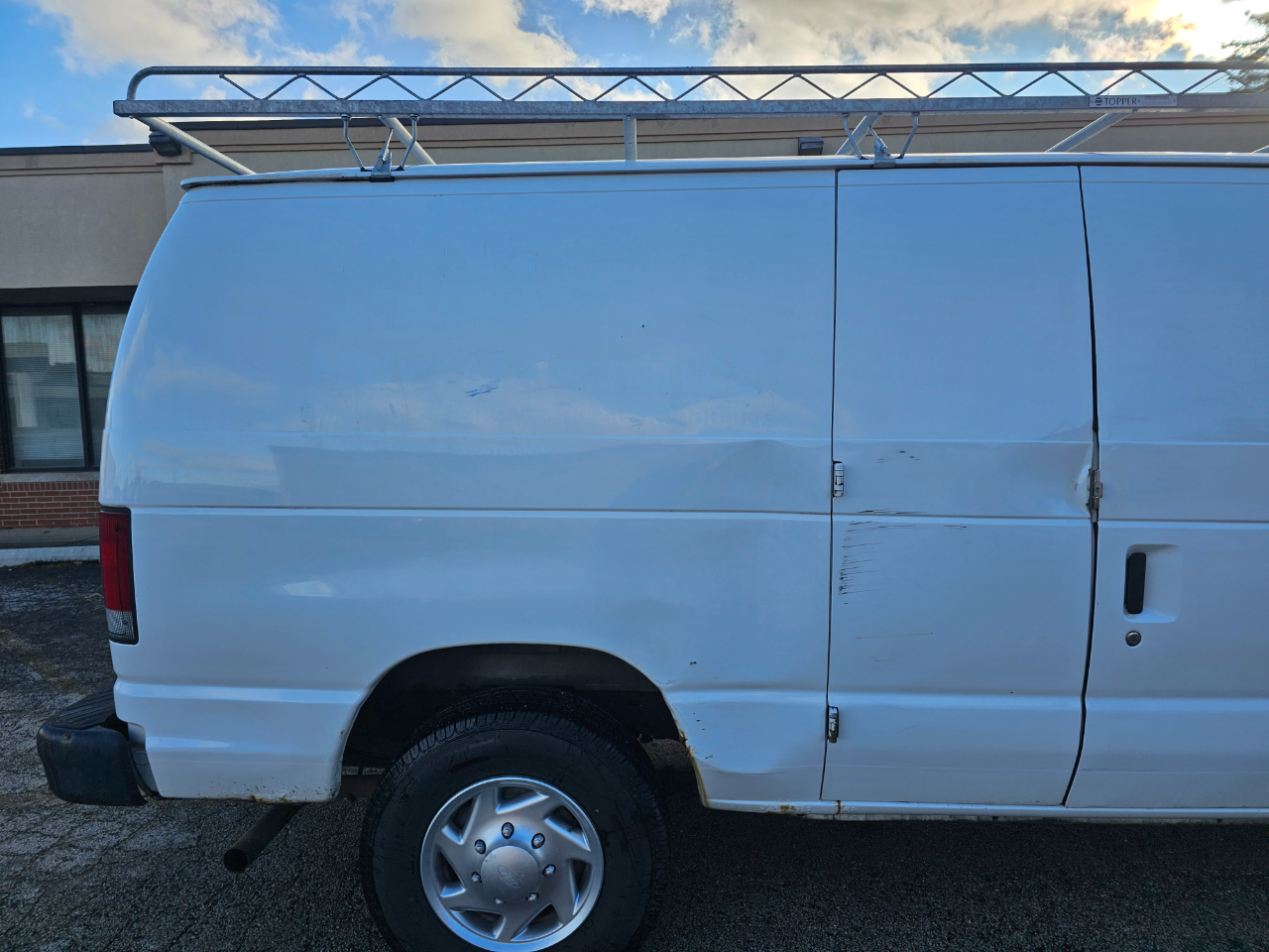 Ford Econoline Cargo Van E-250 Recreational 2011