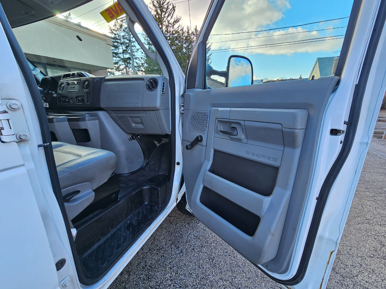 Ford Econoline Cargo Van E-250 Recreational 2011