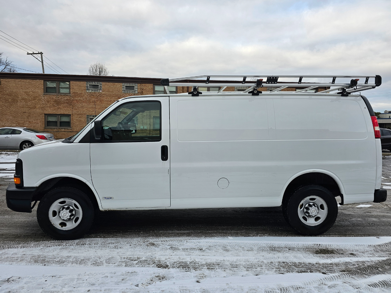 Chevrolet Express Cargo Van RWD 3500 135" 2015