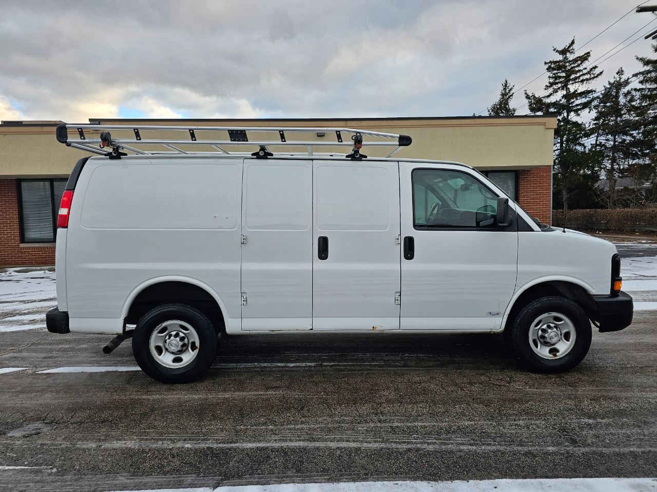 Chevrolet Express Cargo Van RWD 3500 135" 2015