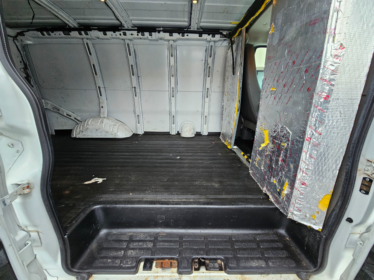 Chevrolet Express Cargo Van RWD 3500 135" 2015