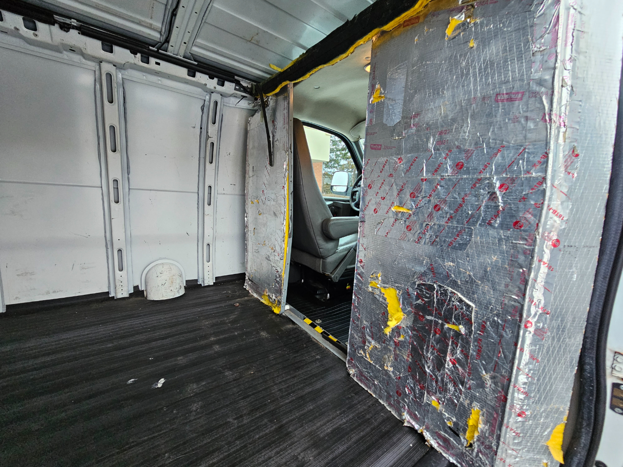 Chevrolet Express Cargo Van RWD 3500 135" 2015