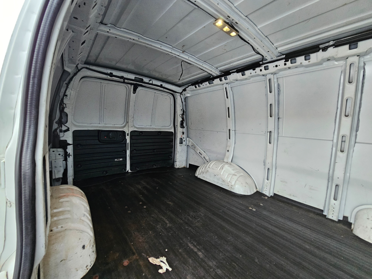 Chevrolet Express Cargo Van RWD 3500 135" 2015