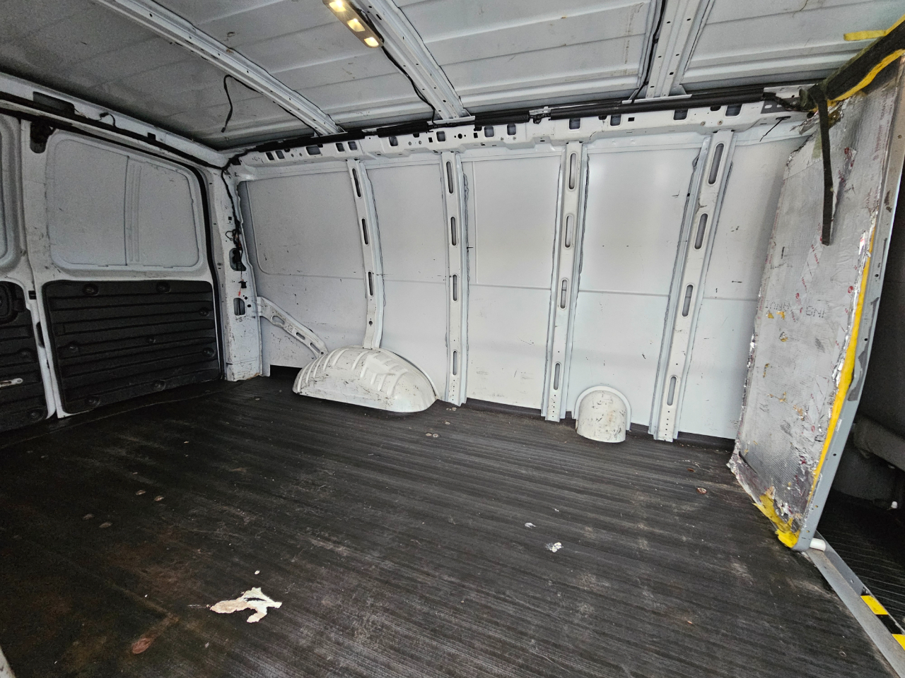 Chevrolet Express Cargo Van RWD 3500 135" 2015