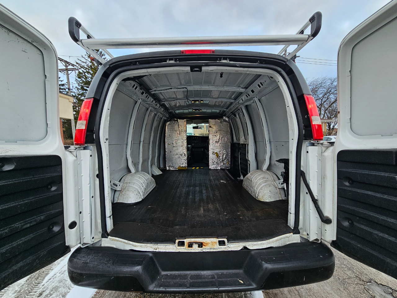 Chevrolet Express Cargo Van RWD 3500 135" 2015