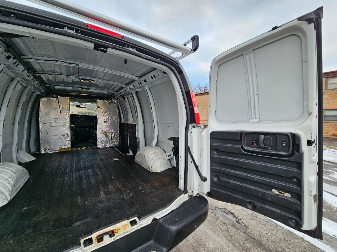 Chevrolet Express Cargo Van RWD 3500 135" 2015
