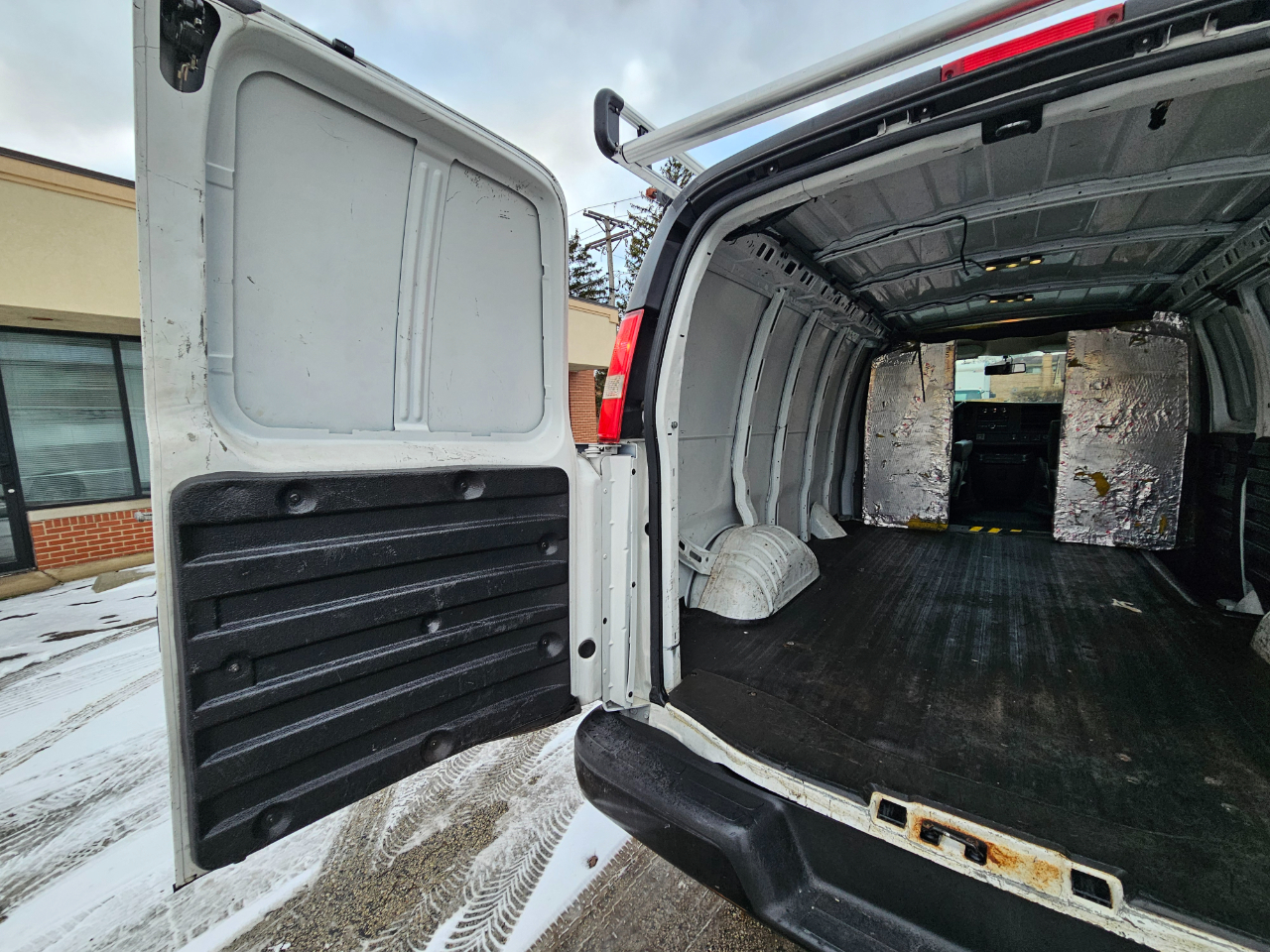 Chevrolet Express Cargo Van RWD 3500 135" 2015