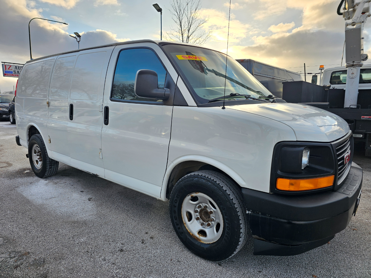 GMC Savana Cargo Van RWD 2500 135" 2017
