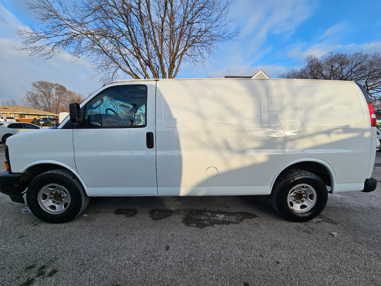 GMC Savana Cargo Van RWD 2500 135" 2017