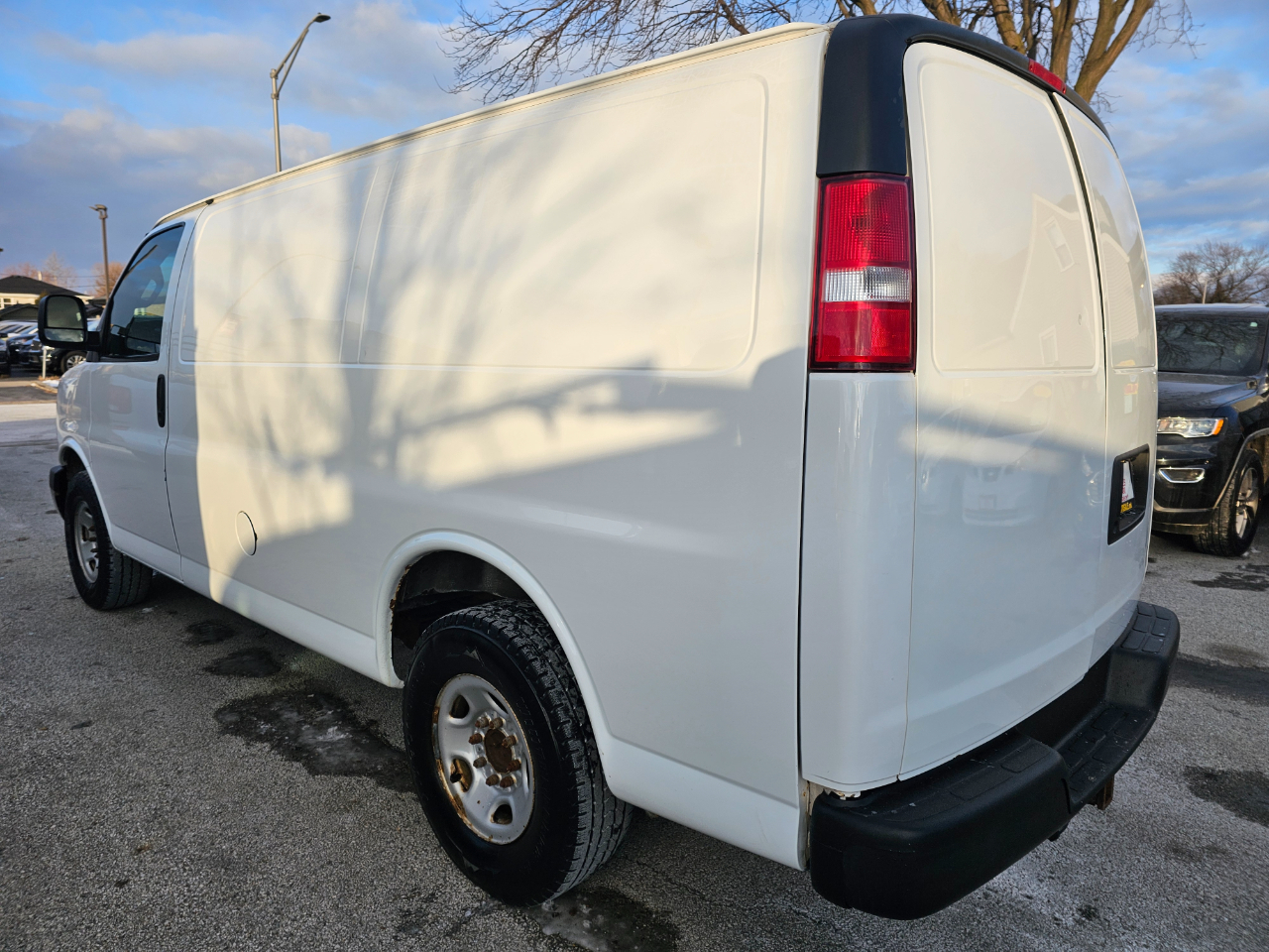 GMC Savana Cargo Van RWD 2500 135" 2017