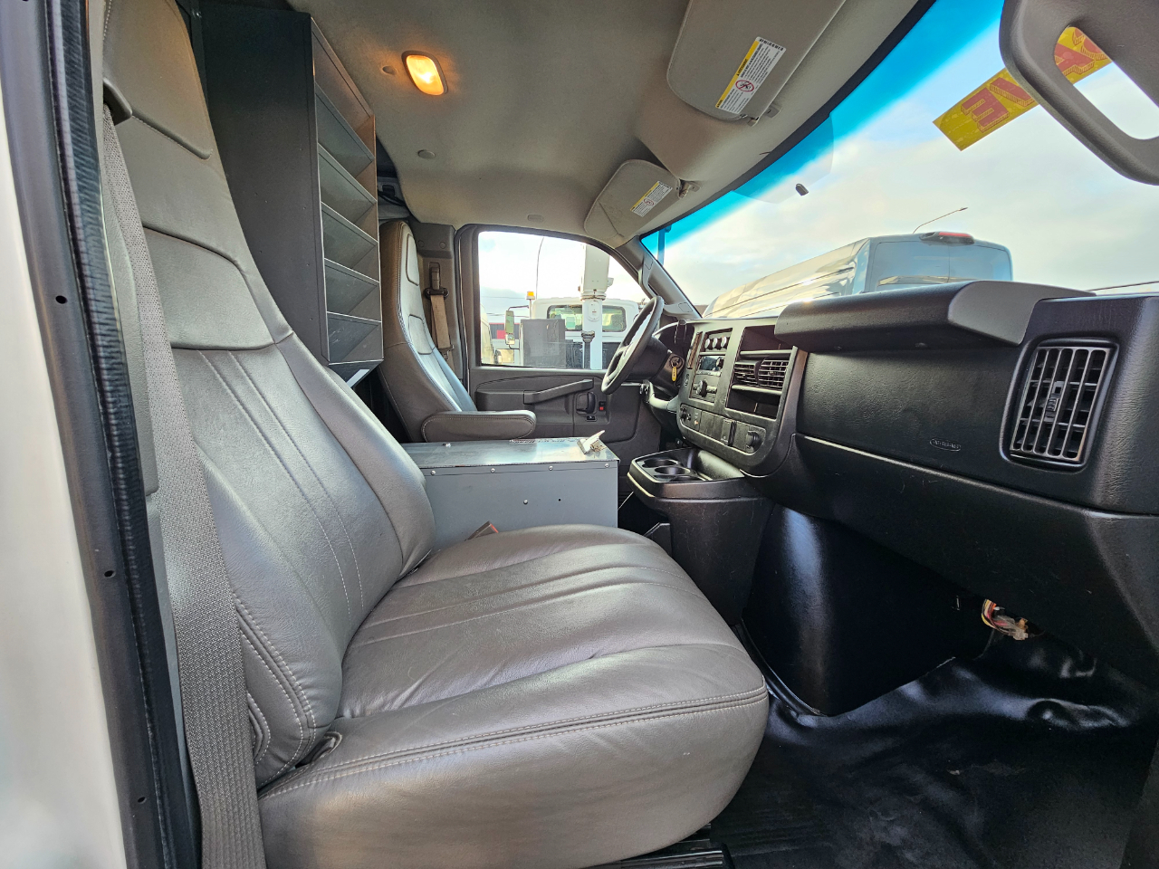 GMC Savana Cargo Van RWD 2500 135" 2017