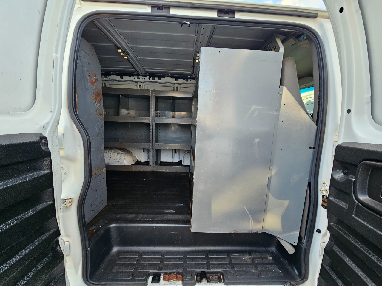 GMC Savana Cargo Van RWD 2500 135" 2017