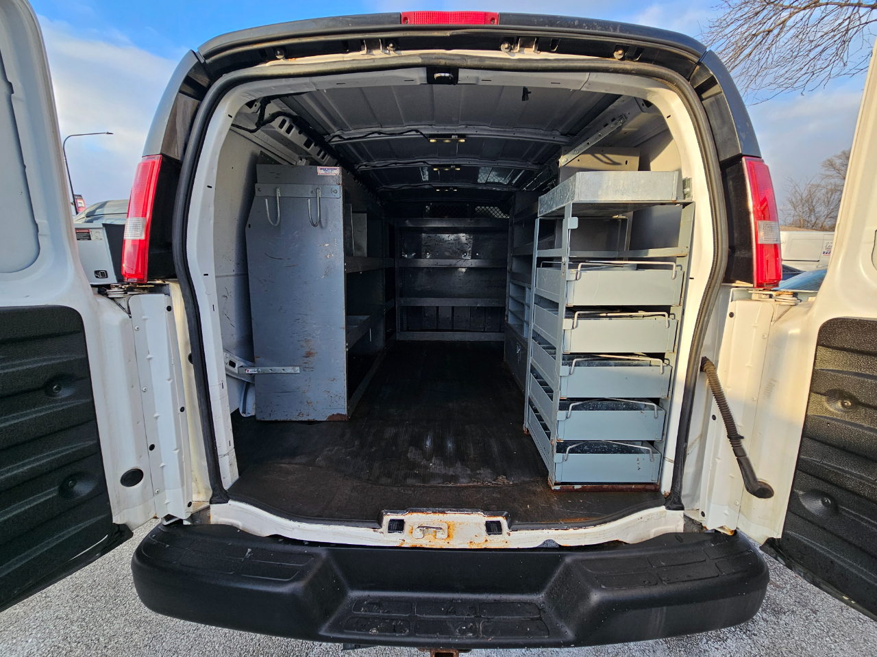 GMC Savana Cargo Van RWD 2500 135" 2017