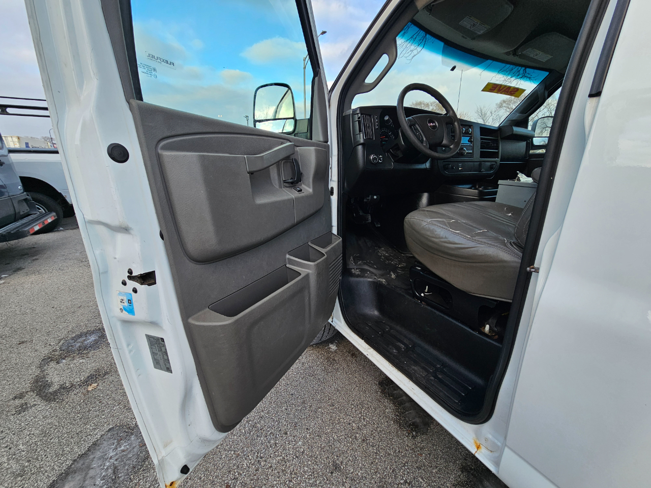 GMC Savana Cargo Van RWD 2500 135" 2017