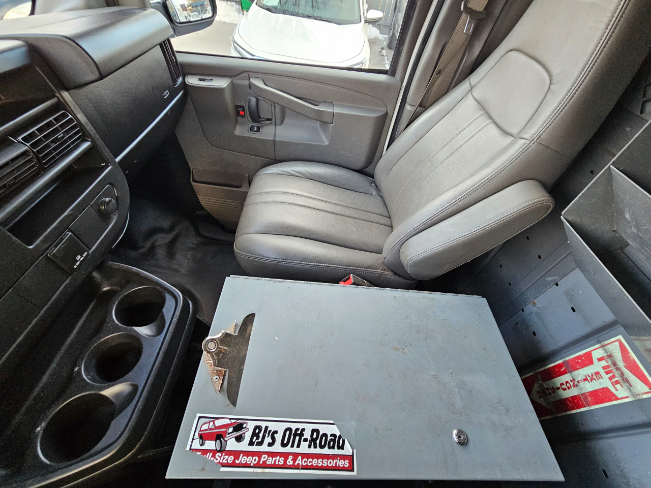 GMC Savana Cargo Van RWD 2500 135" 2017