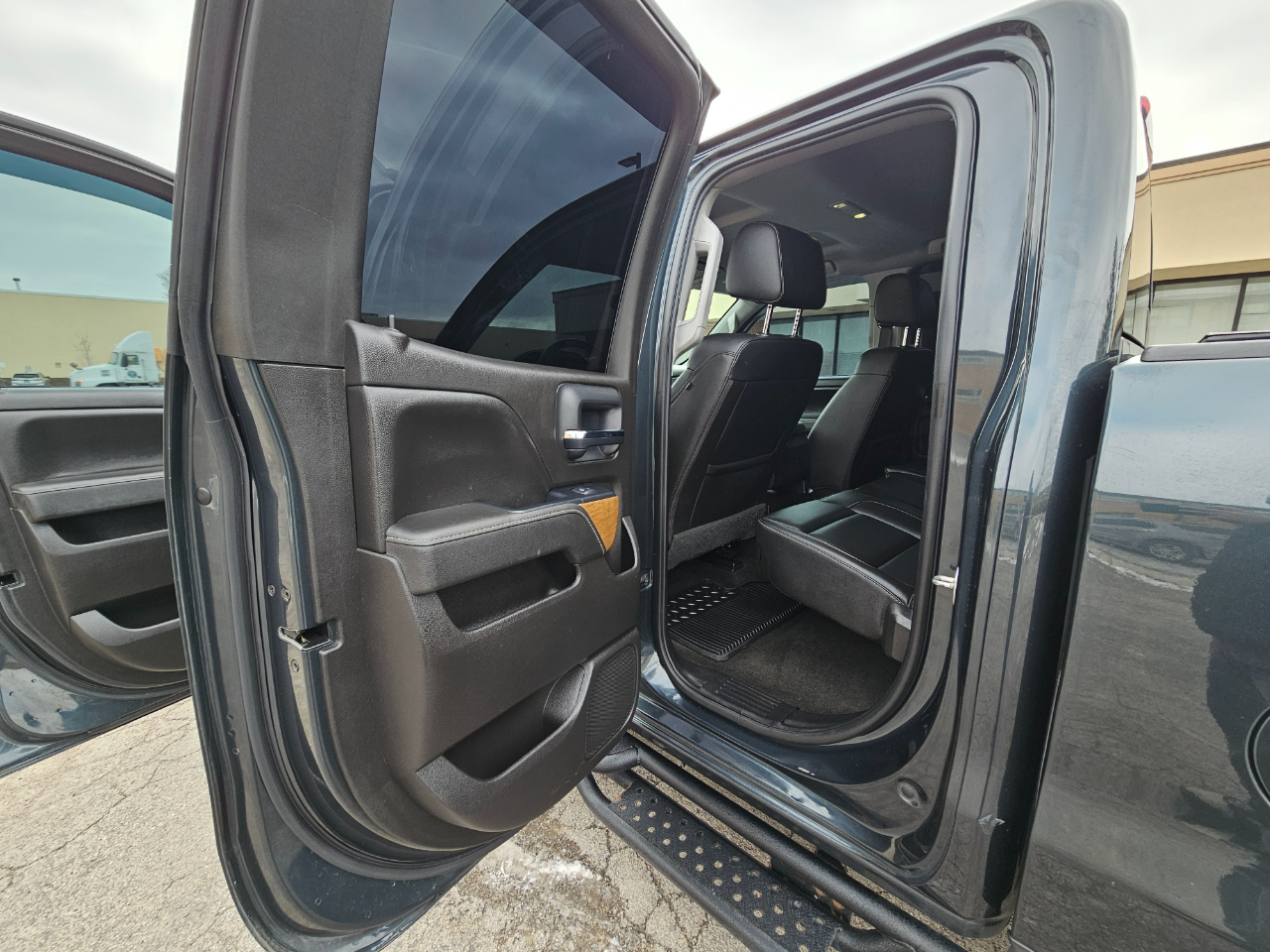 Chevrolet Silverado 1500 4WD Double Cab 143.5" LTZ w/1LZ 2018