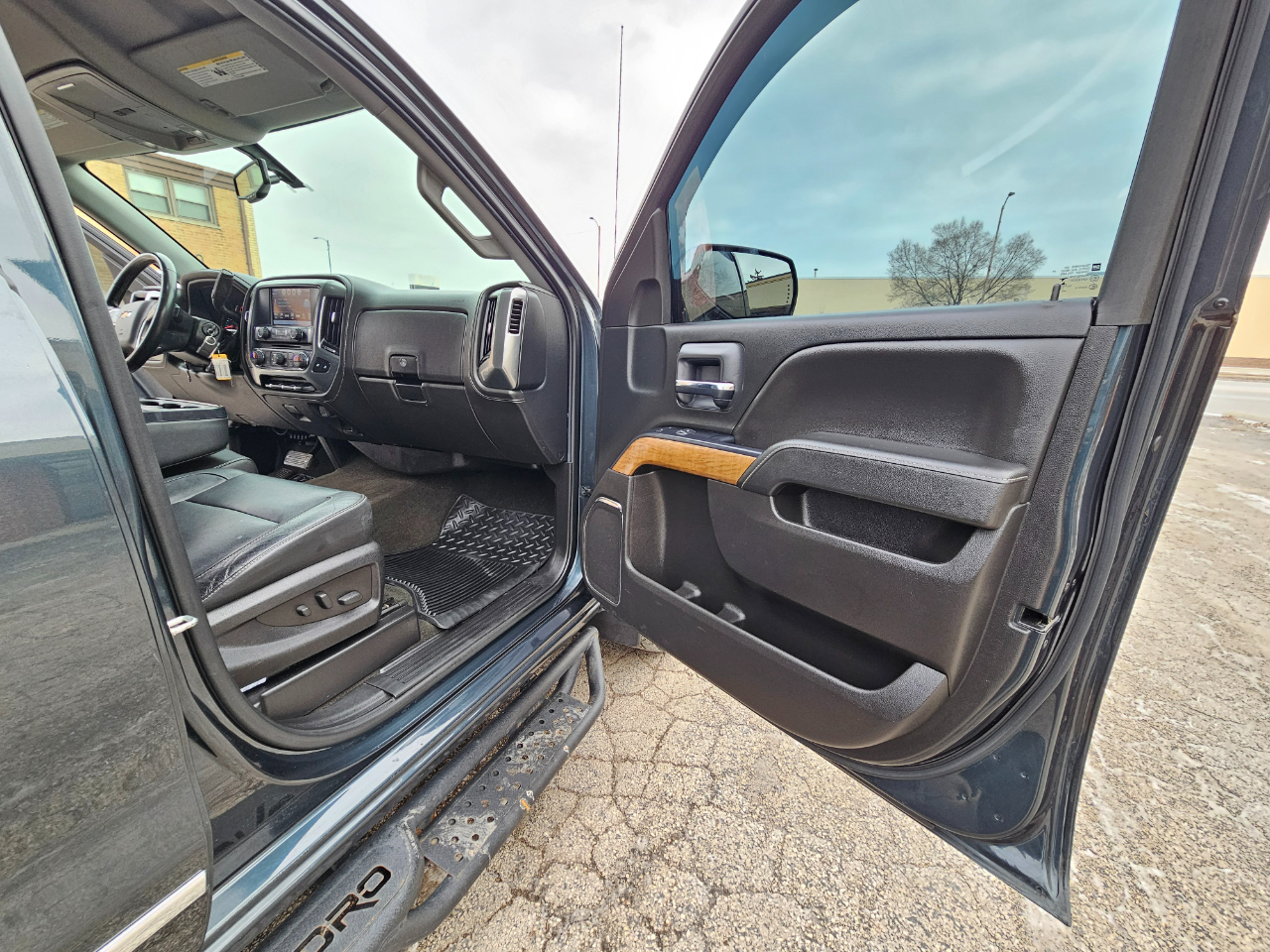 Chevrolet Silverado 1500 4WD Double Cab 143.5" LTZ w/1LZ 2018