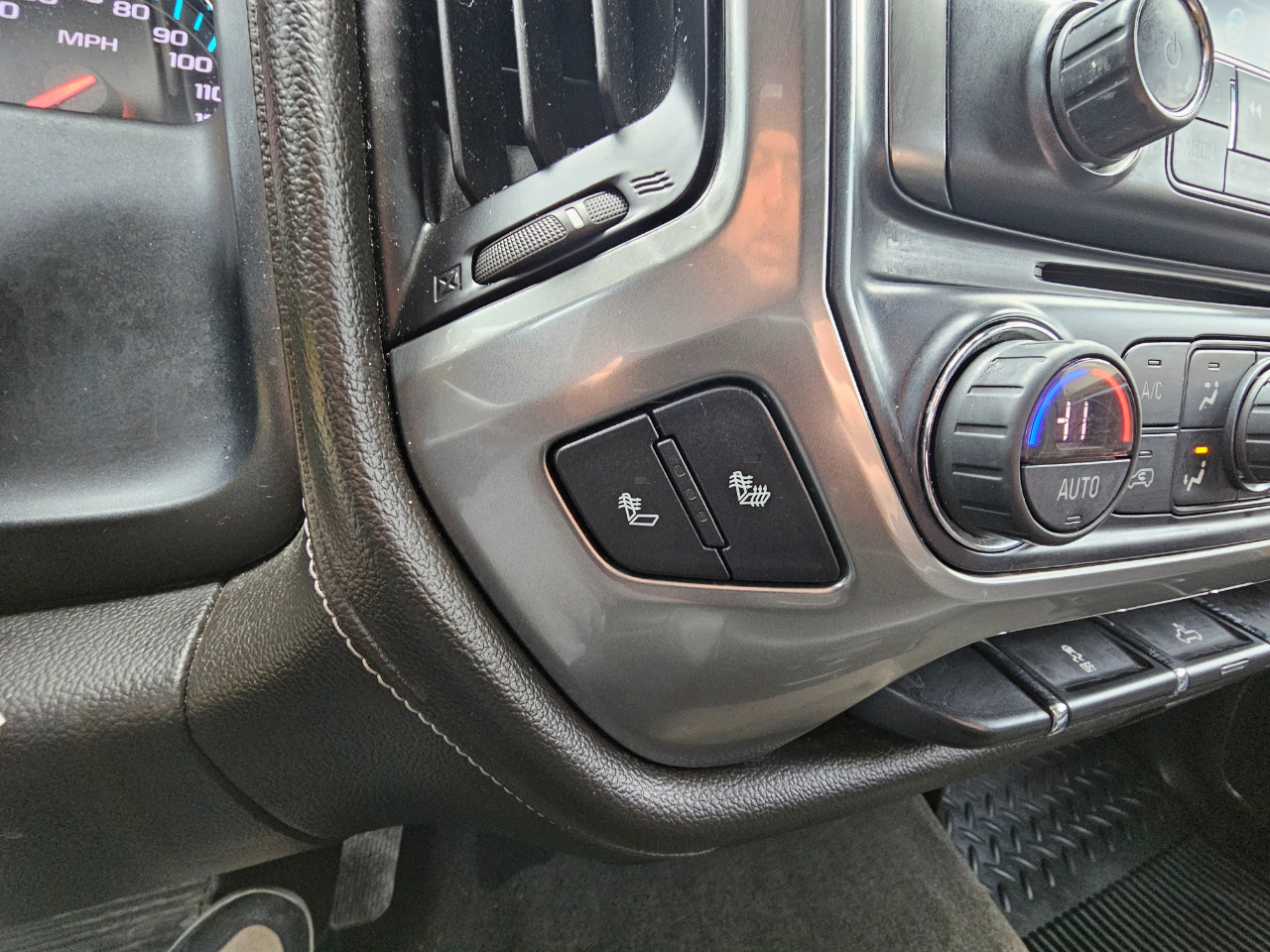 Chevrolet Silverado 1500 4WD Double Cab 143.5" LTZ w/1LZ 2018