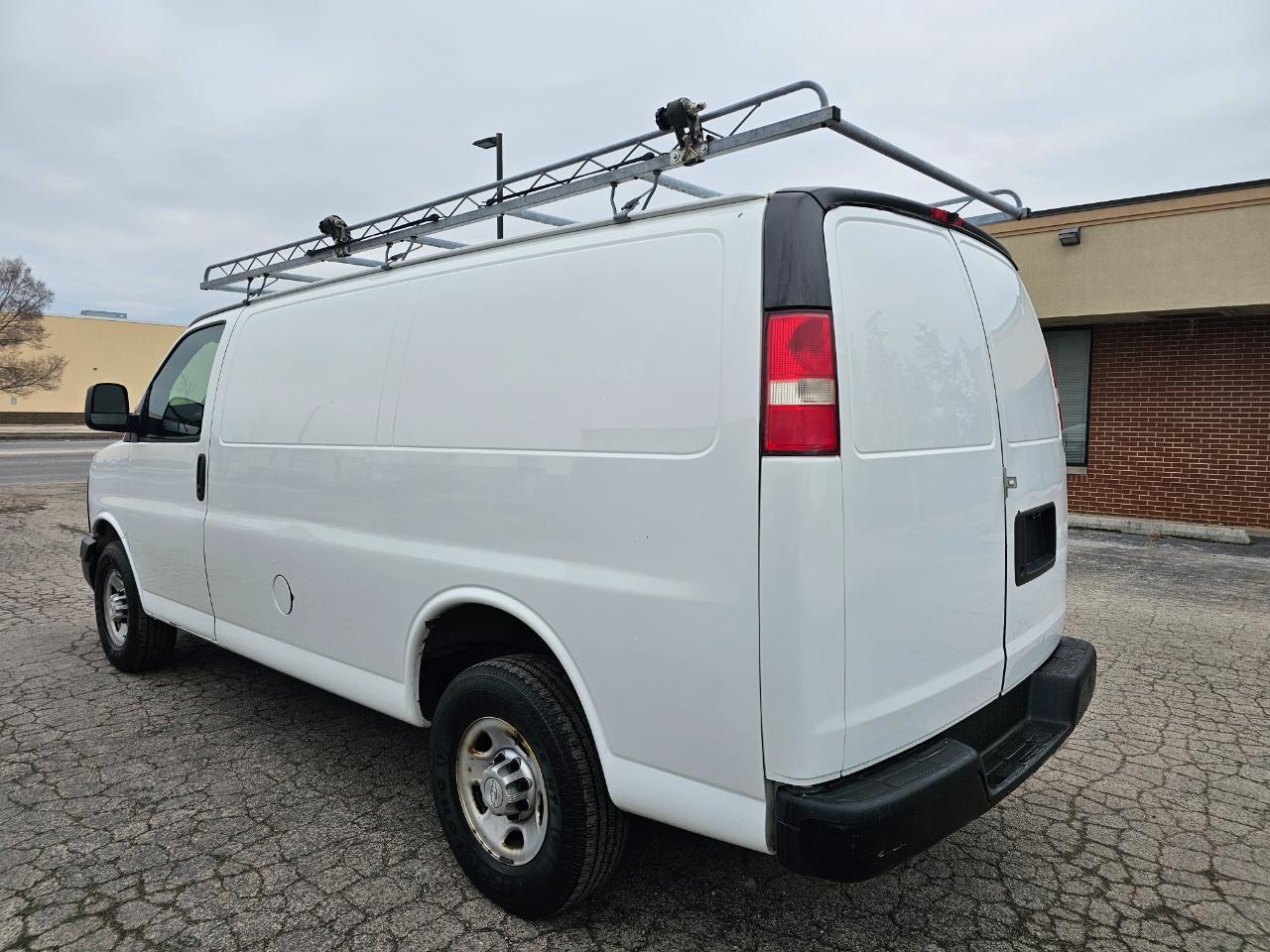 Chevrolet Express Cargo Van RWD 3500 135" 2015