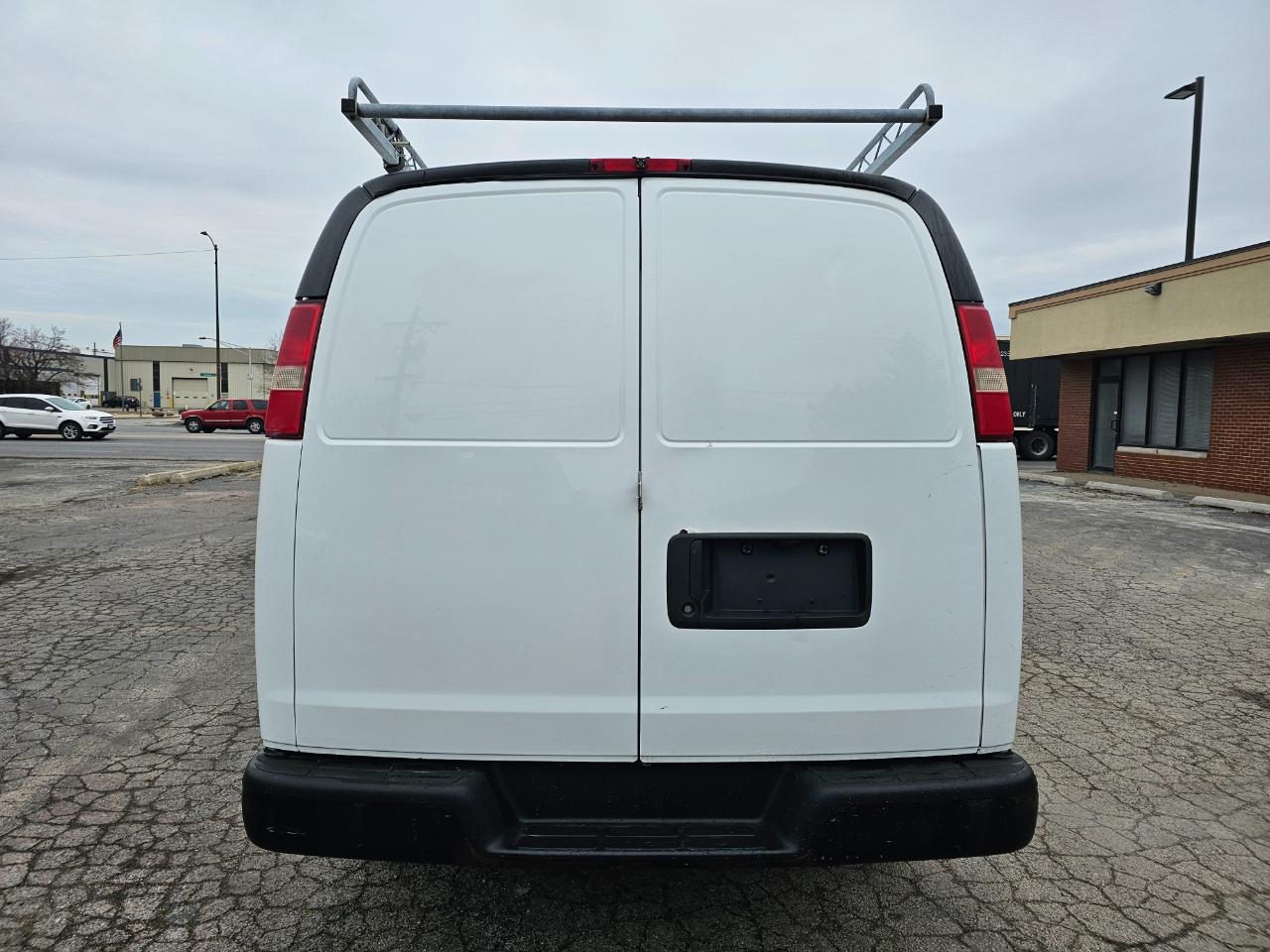 Chevrolet Express Cargo Van RWD 3500 135" 2015