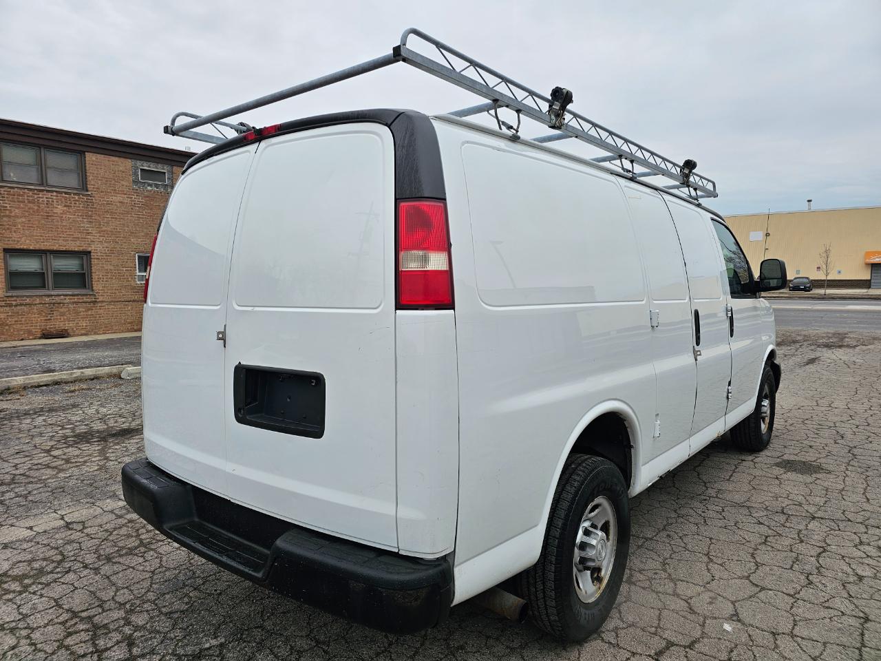 Chevrolet Express Cargo Van RWD 3500 135" 2015