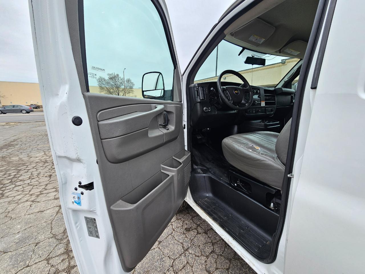 Chevrolet Express Cargo Van RWD 3500 135" 2015