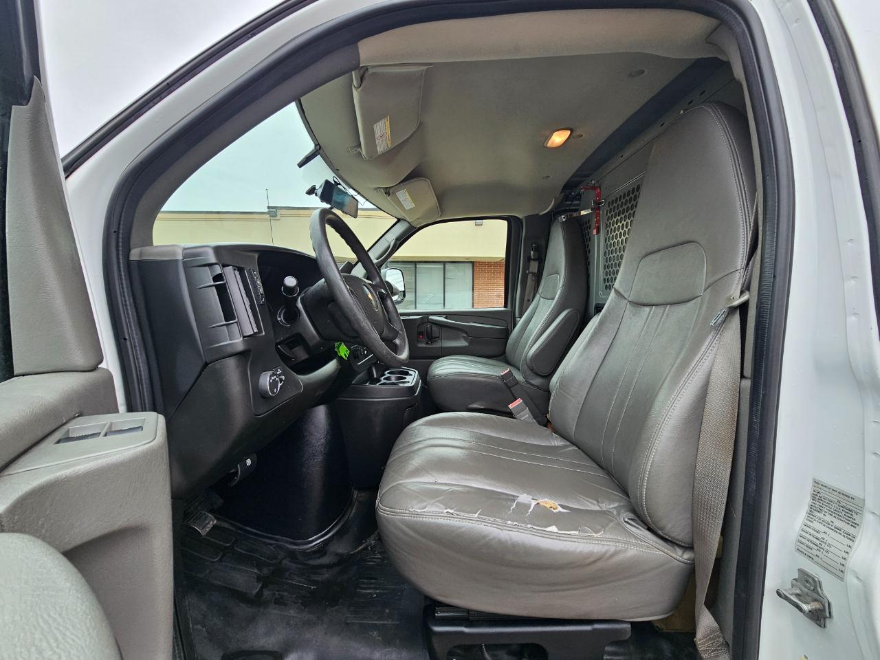 Chevrolet Express Cargo Van RWD 3500 135" 2015