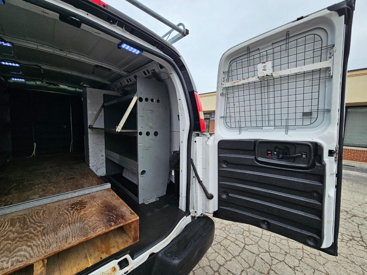 Chevrolet Express Cargo Van RWD 3500 135" 2015