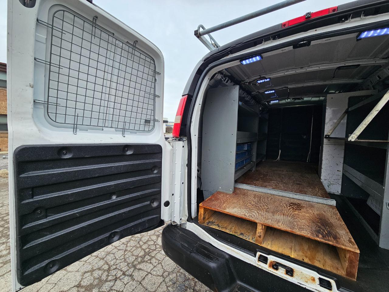 Chevrolet Express Cargo Van RWD 3500 135" 2015