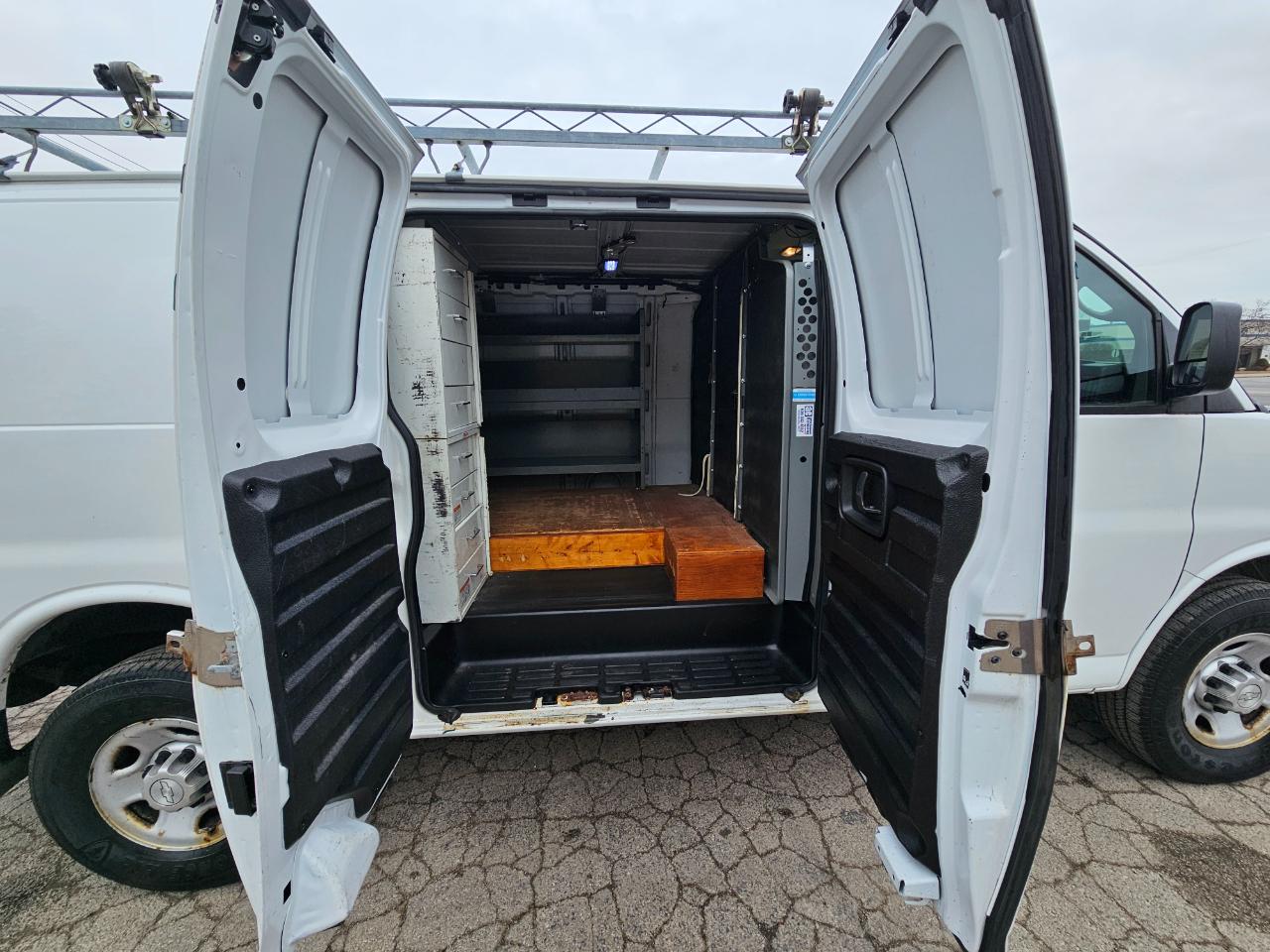 Chevrolet Express Cargo Van RWD 3500 135" 2015