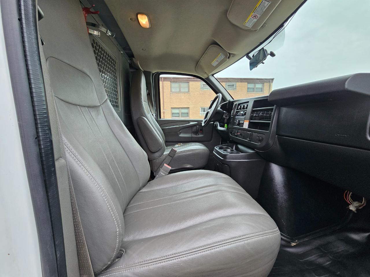 Chevrolet Express Cargo Van RWD 3500 135" 2015