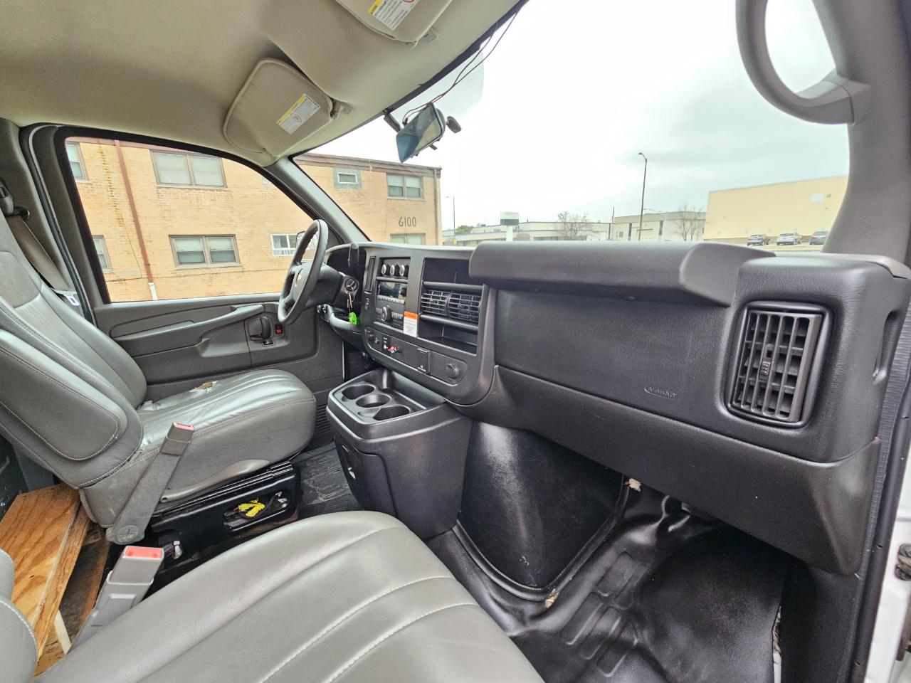 Chevrolet Express Cargo Van RWD 3500 135" 2015