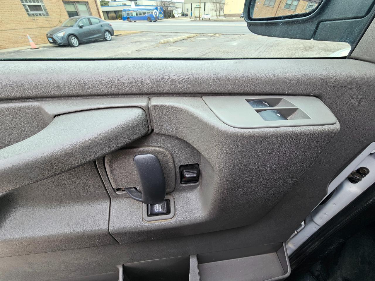 Chevrolet Express Cargo Van RWD 3500 135" 2015