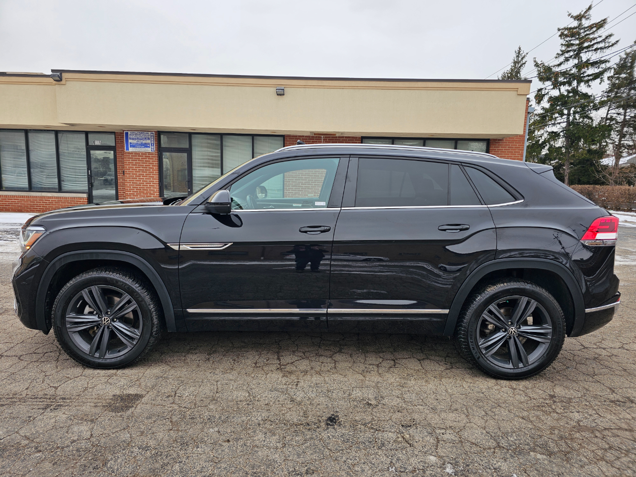 Volkswagen Atlas Cross Sport 3.6L V6 SE w/Technology R-Line 4MOTION 2021