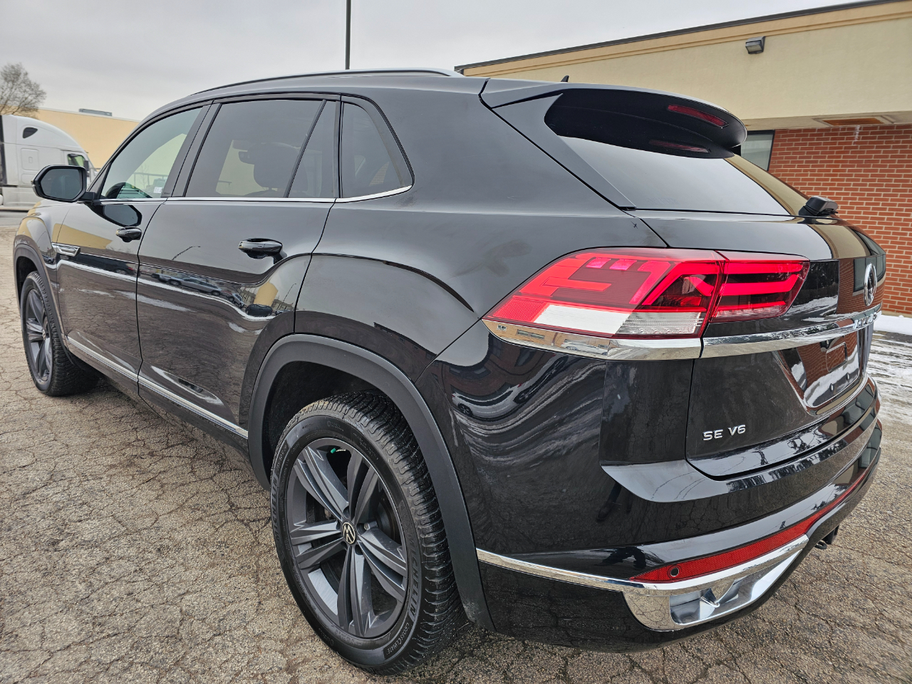 Volkswagen Atlas Cross Sport 3.6L V6 SE w/Technology R-Line 4MOTION 2021