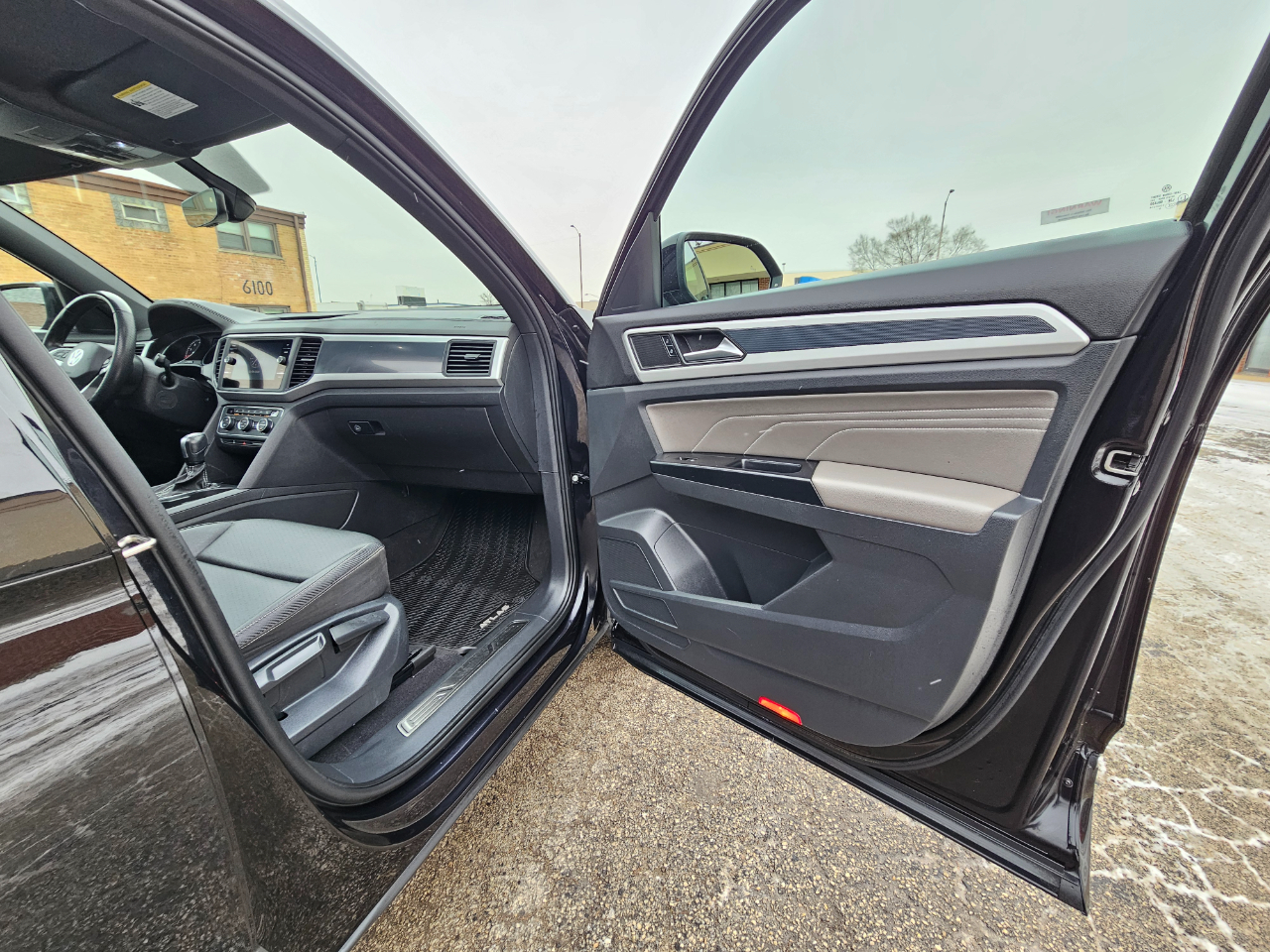 Volkswagen Atlas Cross Sport 3.6L V6 SE w/Technology R-Line 4MOTION 2021