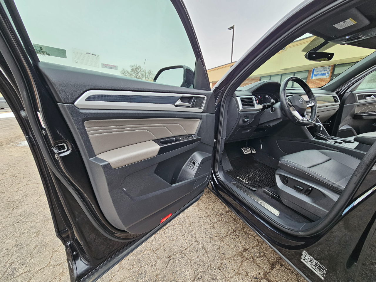 Volkswagen Atlas Cross Sport 3.6L V6 SE w/Technology R-Line 4MOTION 2021