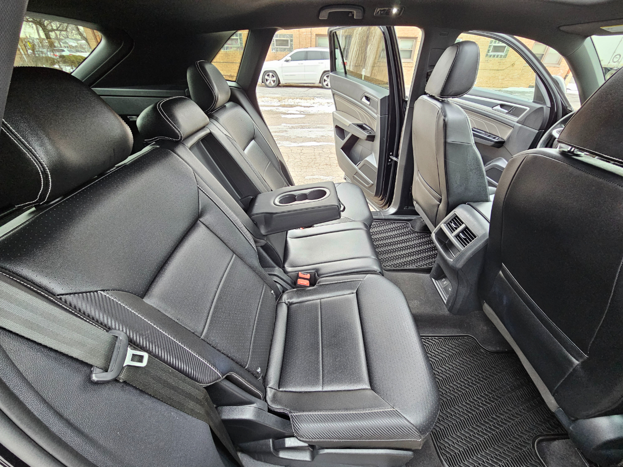 Volkswagen Atlas Cross Sport 3.6L V6 SE w/Technology R-Line 4MOTION 2021