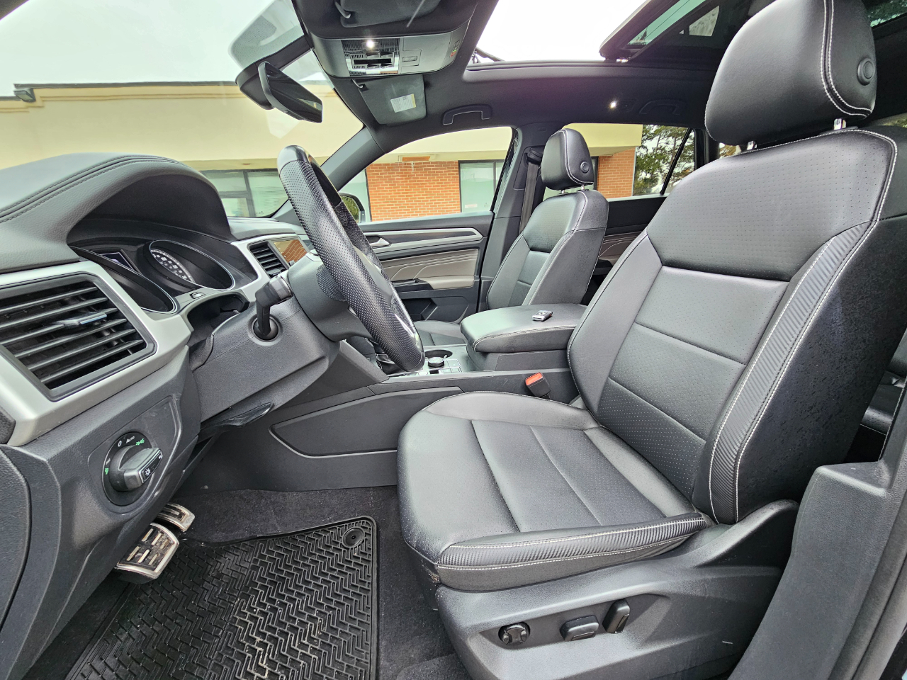 Volkswagen Atlas Cross Sport 3.6L V6 SE w/Technology R-Line 4MOTION 2021