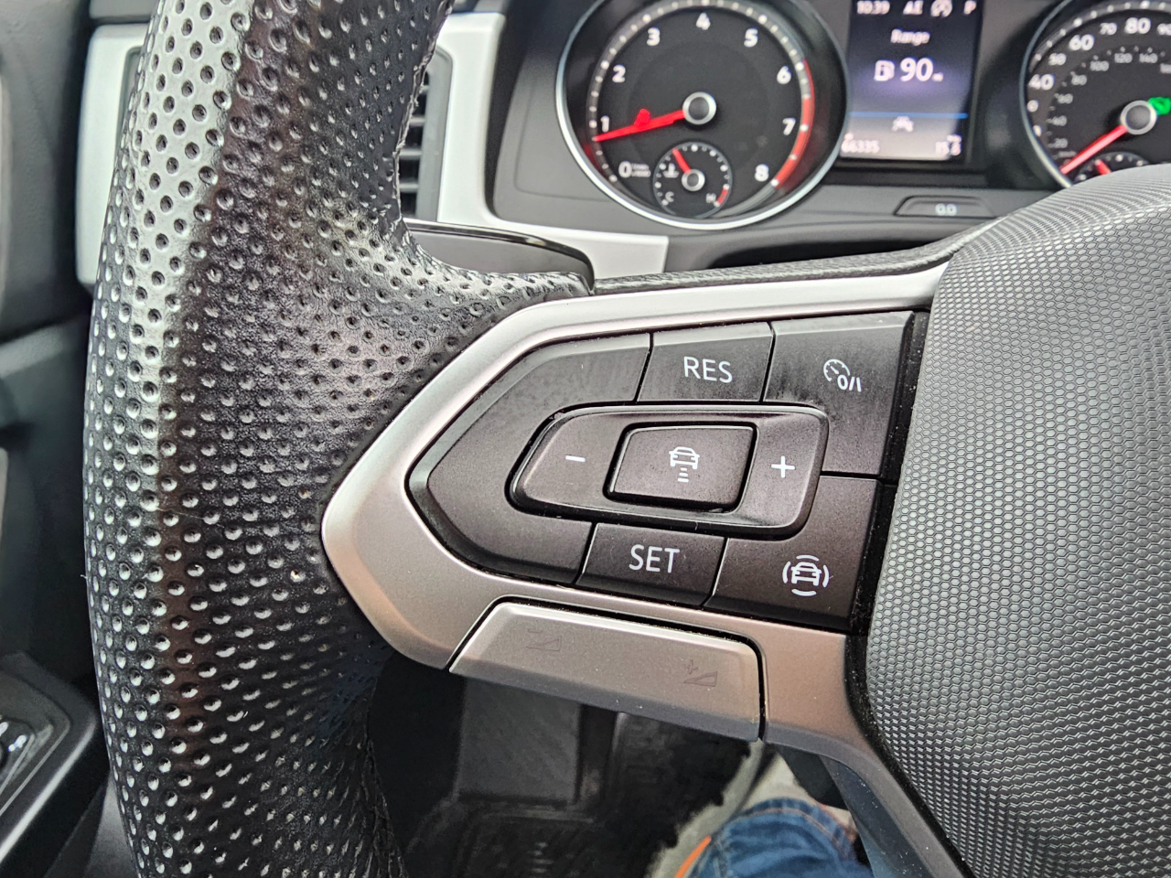 Volkswagen Atlas Cross Sport 3.6L V6 SE w/Technology R-Line 4MOTION 2021