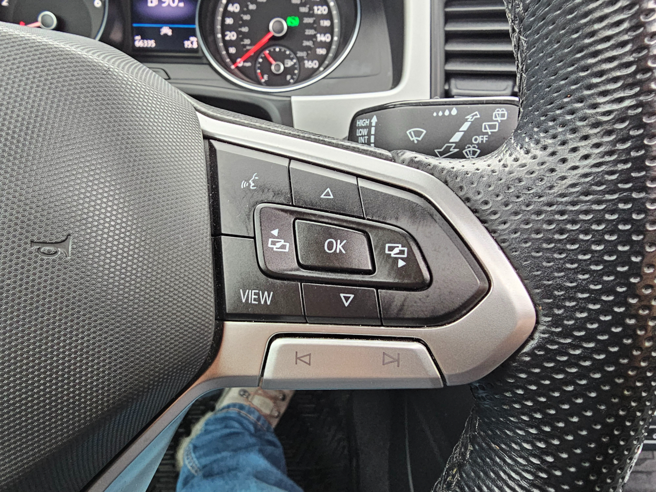 Volkswagen Atlas Cross Sport 3.6L V6 SE w/Technology R-Line 4MOTION 2021