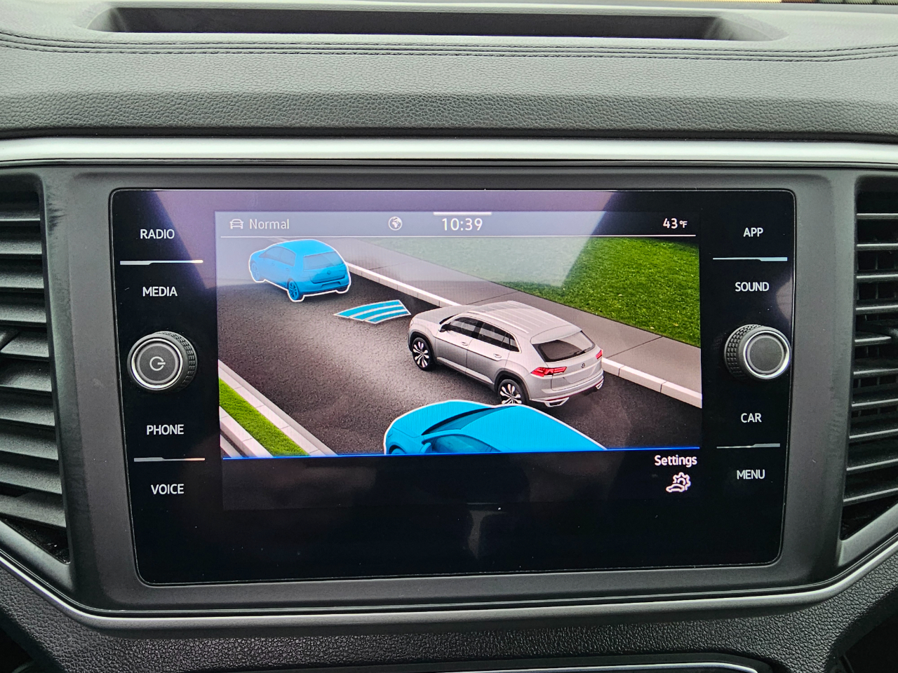 Volkswagen Atlas Cross Sport 3.6L V6 SE w/Technology R-Line 4MOTION 2021