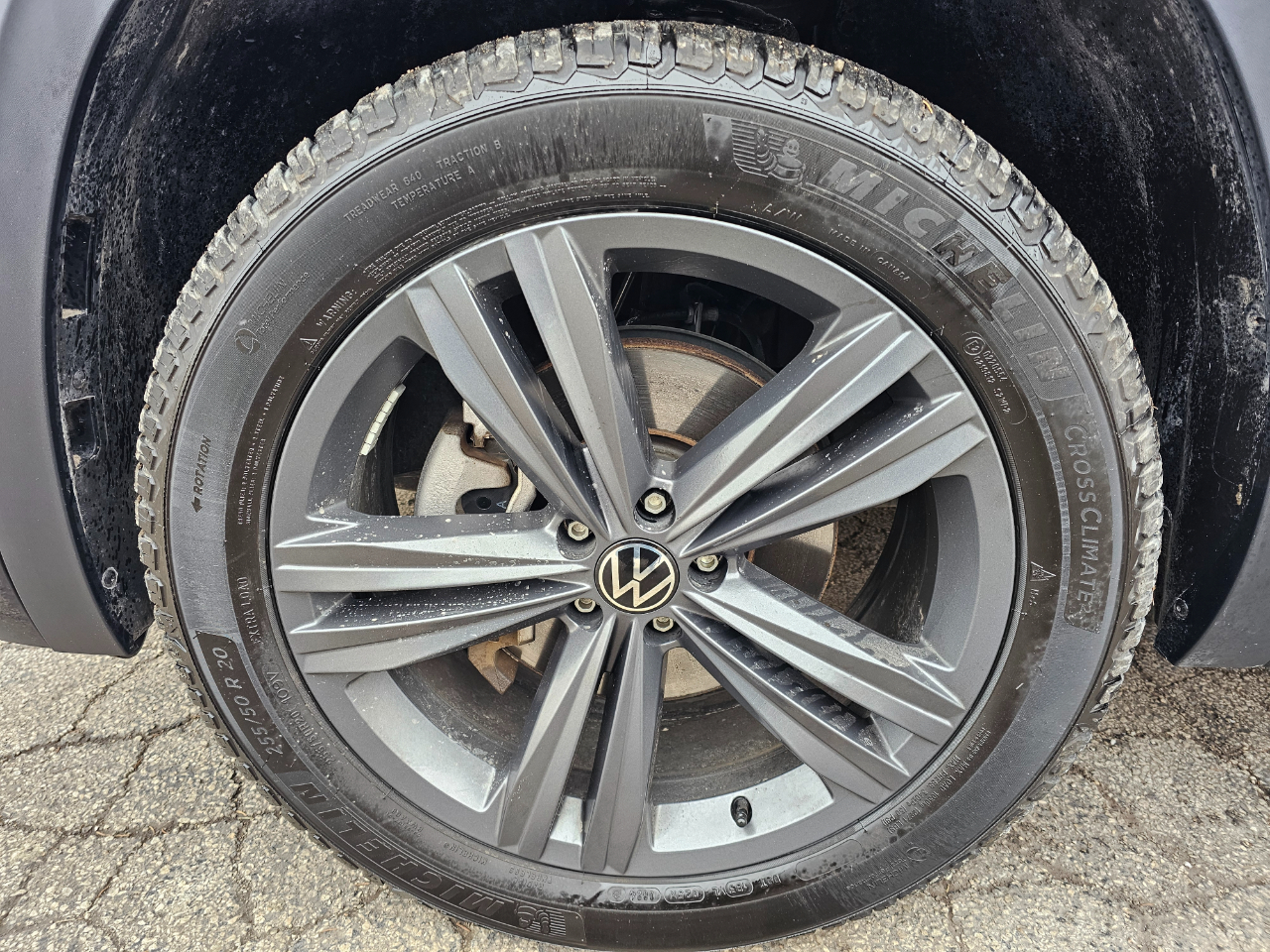 Volkswagen Atlas Cross Sport 3.6L V6 SE w/Technology R-Line 4MOTION 2021