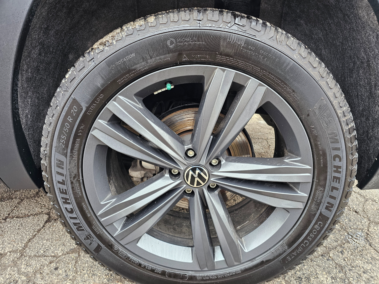 Volkswagen Atlas Cross Sport 3.6L V6 SE w/Technology R-Line 4MOTION 2021