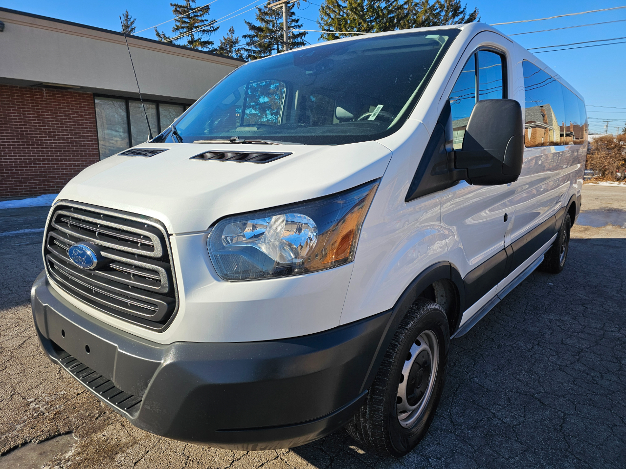 Ford Transit Passenger Wagon T-350 148" Low Roof XLT Swing-Out RH Dr 2018