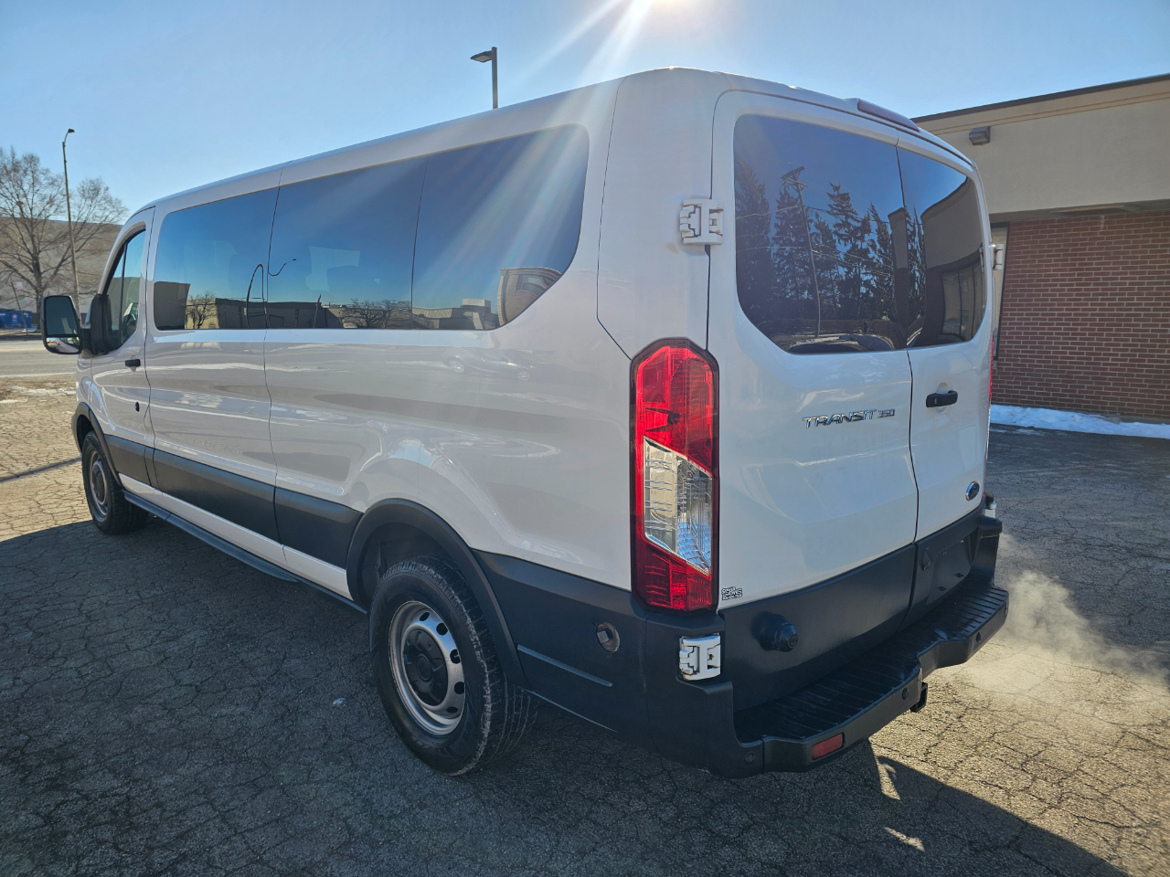 Ford Transit Passenger Wagon T-350 148" Low Roof XLT Swing-Out RH Dr 2018